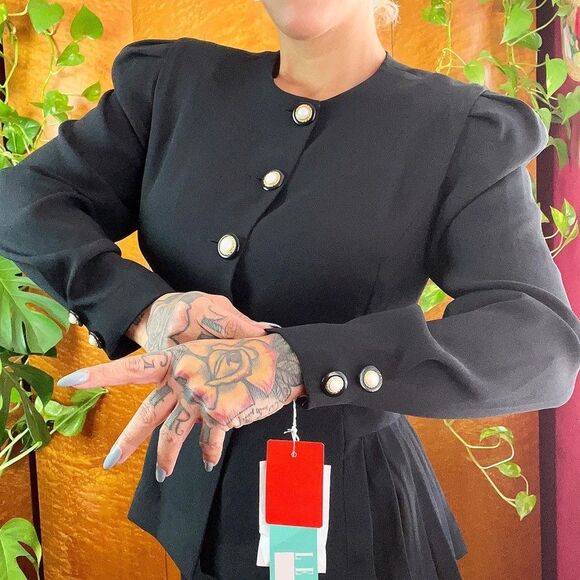 NWT LESLIE FAY 1990’s 90s Vintage Black Crepe Box Pleat Peplum Suit Jacket 12 - Picture 2 of 11
